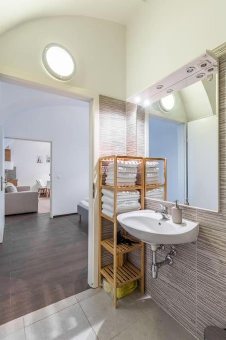 Free Parking I 500 Mbit Wifi I Kingsize Bed Apartamento Viena Exterior foto